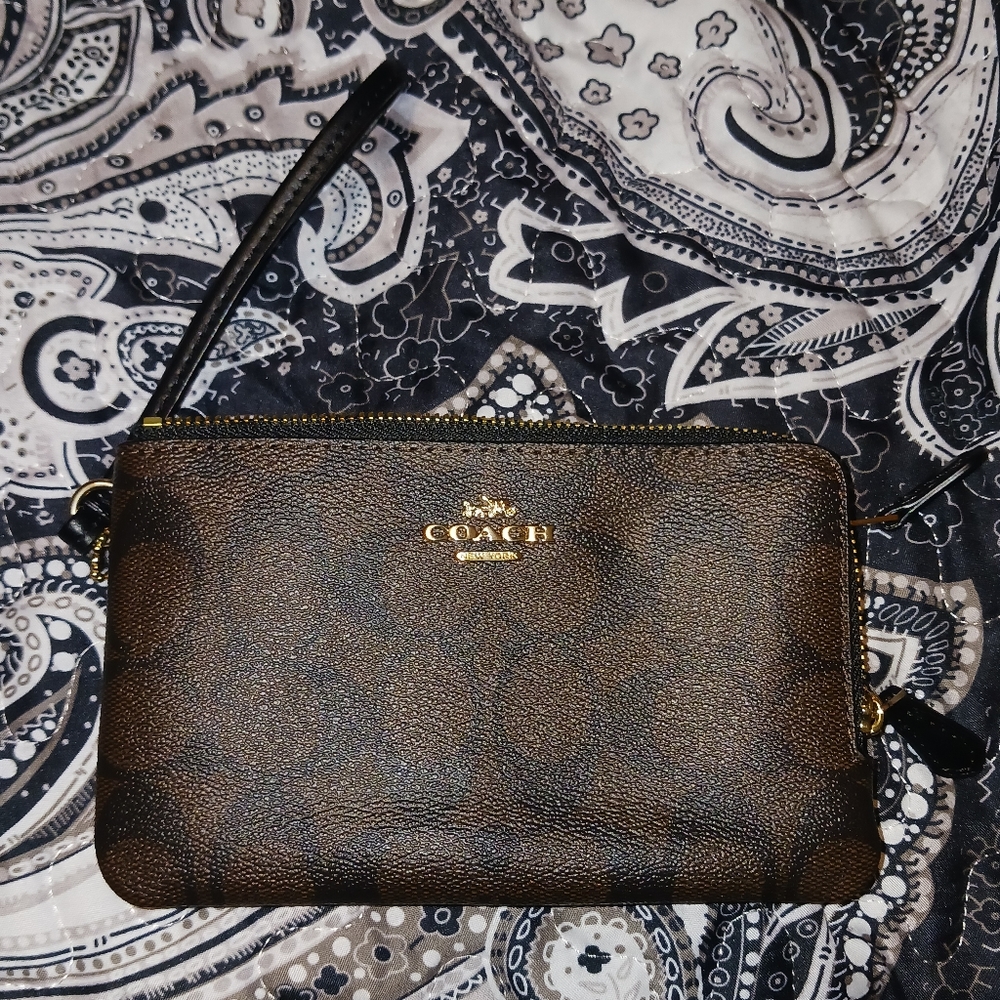 Coach Layla Zip around wristlet